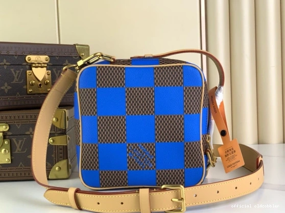 Official oldcobbler Chess Messenger-24*24*8CM LOUIS VUITTON 0820